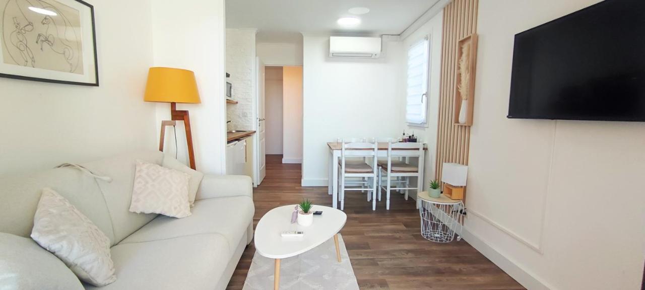 Chez Adriana Studio Vue Mer Avec Piscine Grimaud Eksteriør billede