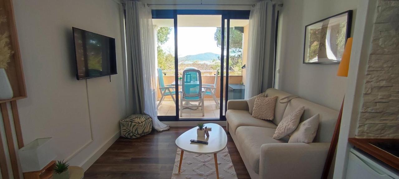 Chez Adriana Studio Vue Mer Avec Piscine Grimaud Eksteriør billede