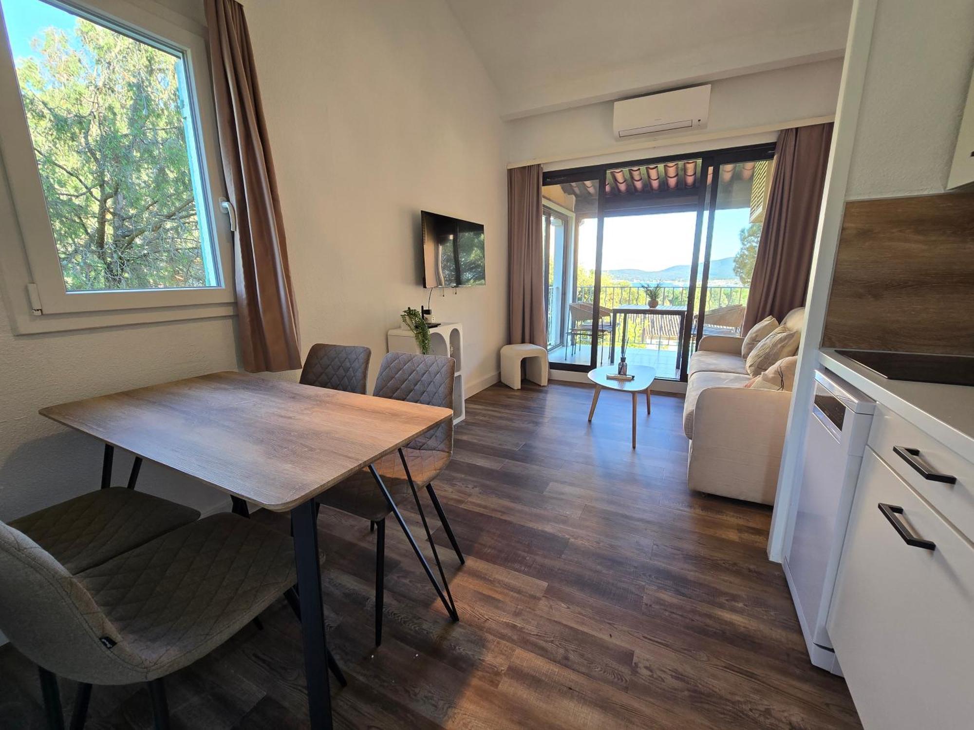 Chez Adriana Studio Vue Mer Avec Piscine Grimaud Eksteriør billede